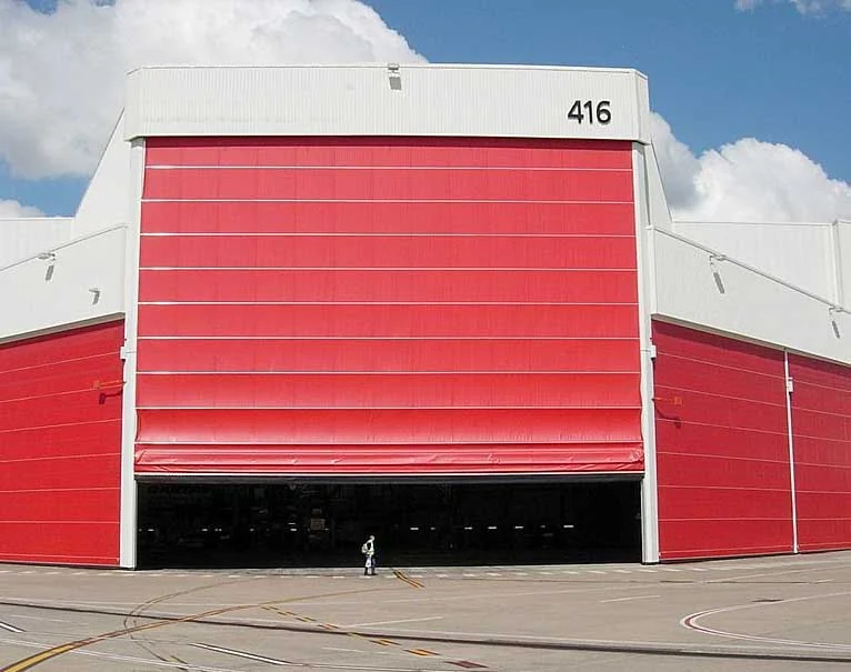 Portone Megadoor per hangar